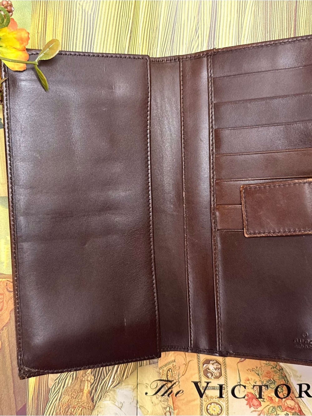 Vintage Gucci Dark Brown Leather Clutch with Gold GG Medallion - Picture 3 of 11